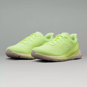 NEW! Lululemon Blissful Run 2, Size 6
